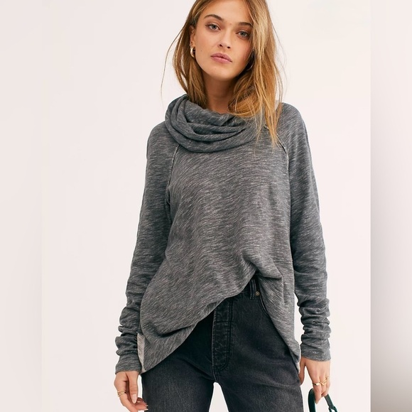 Free People Coccon Cowl Neck Pull over Top size S - Picture 2 of 9